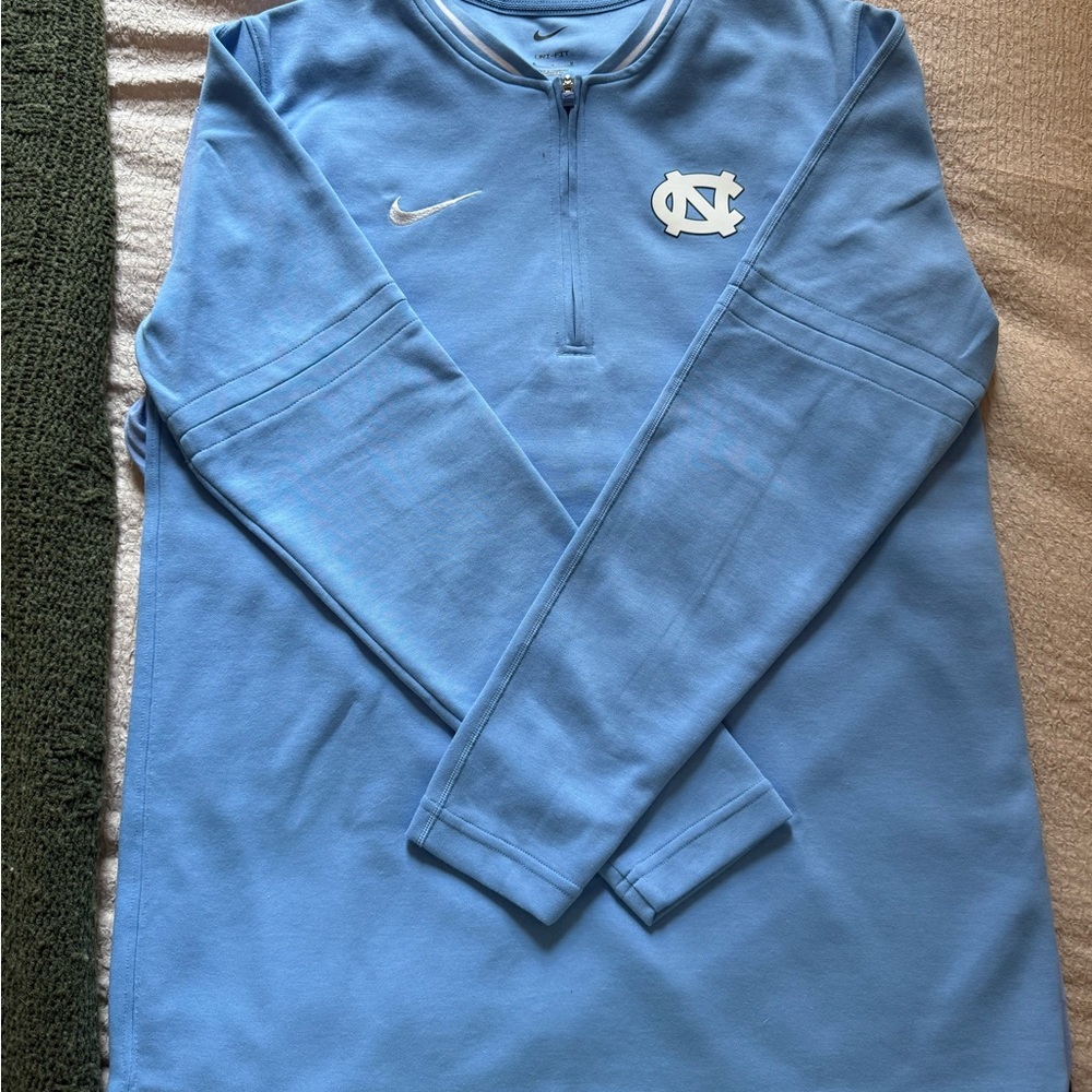 Nike Men's Blue henley/blade collar Sweater
